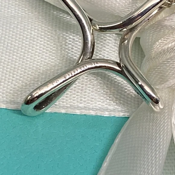 Tiffany & Co infinity cross Elsa Peretti.925 sterling silver 19” box - Picture 3 of 9